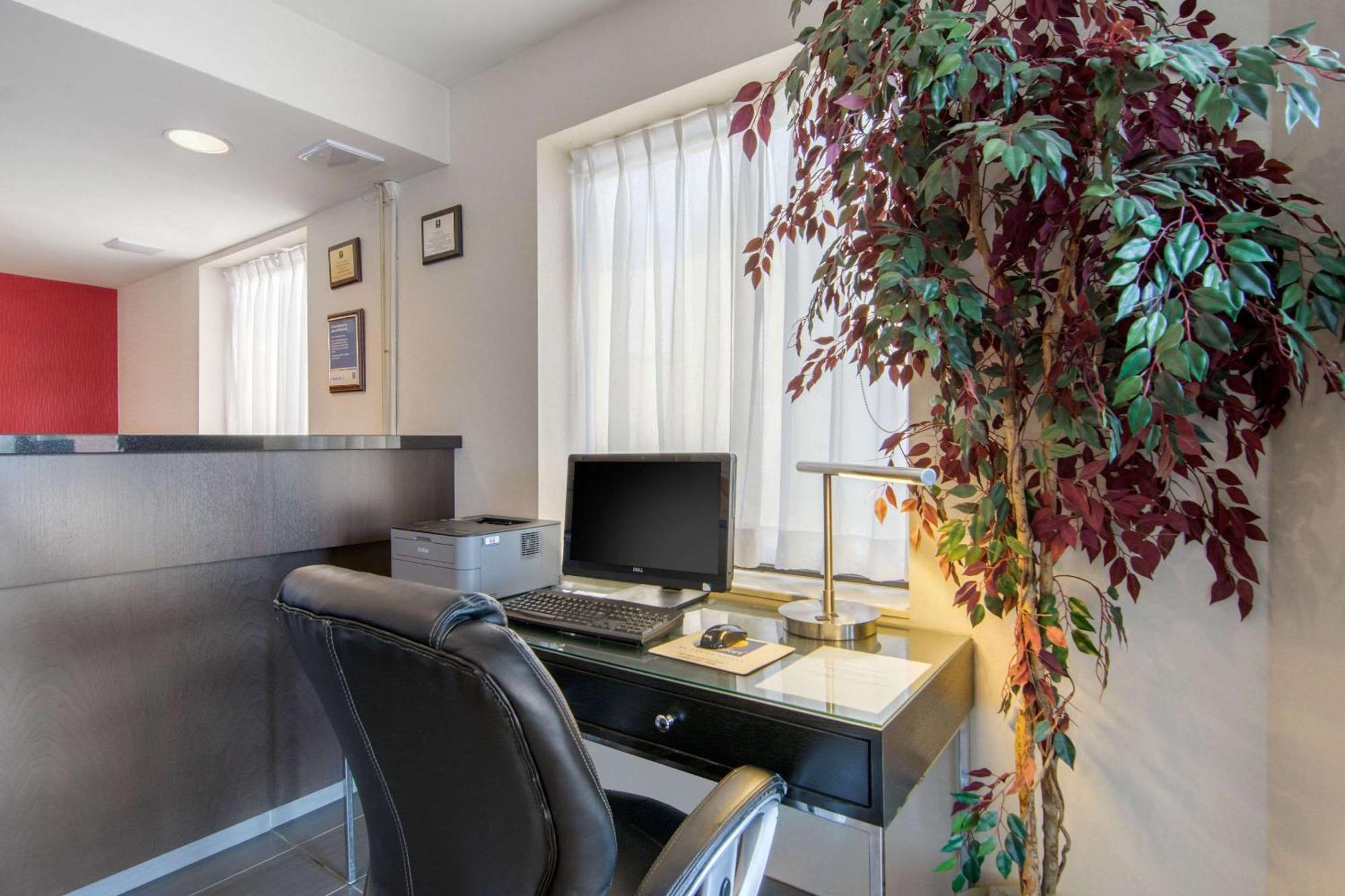 Comfort Inn Sudbury Bagian luar foto